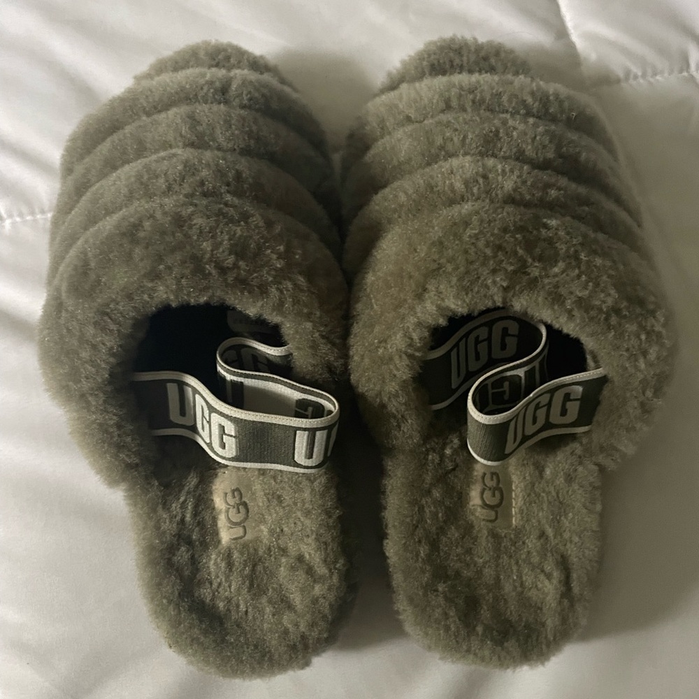 Ugg, size 7, olive green slipper